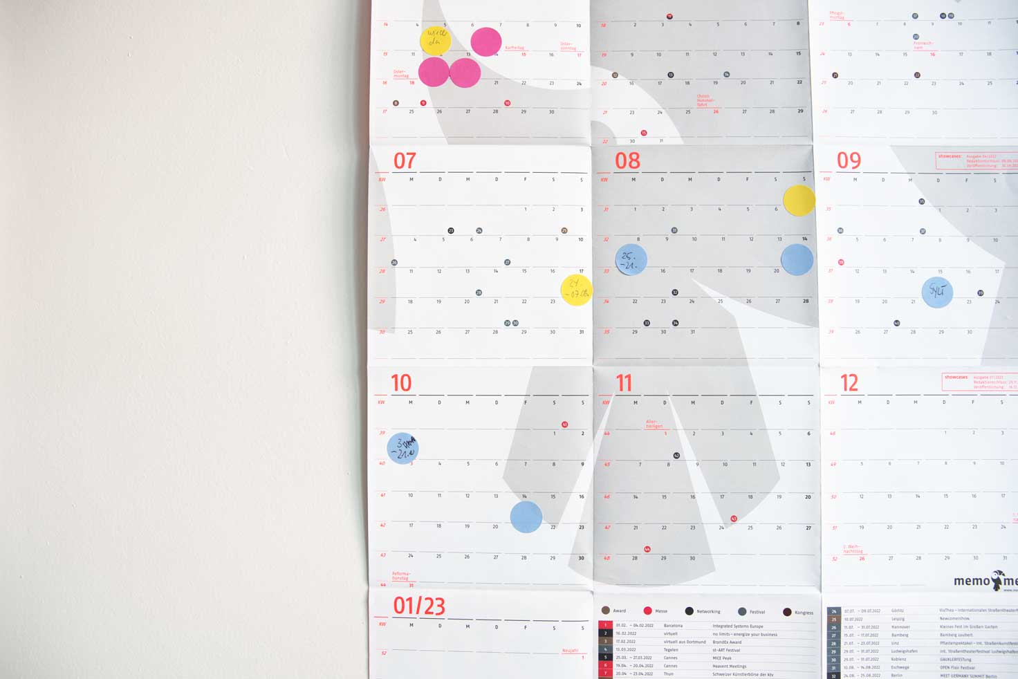 Wandkalender_memo_media_Termine Wandkalender mit eingetragenen Terminen memo-media